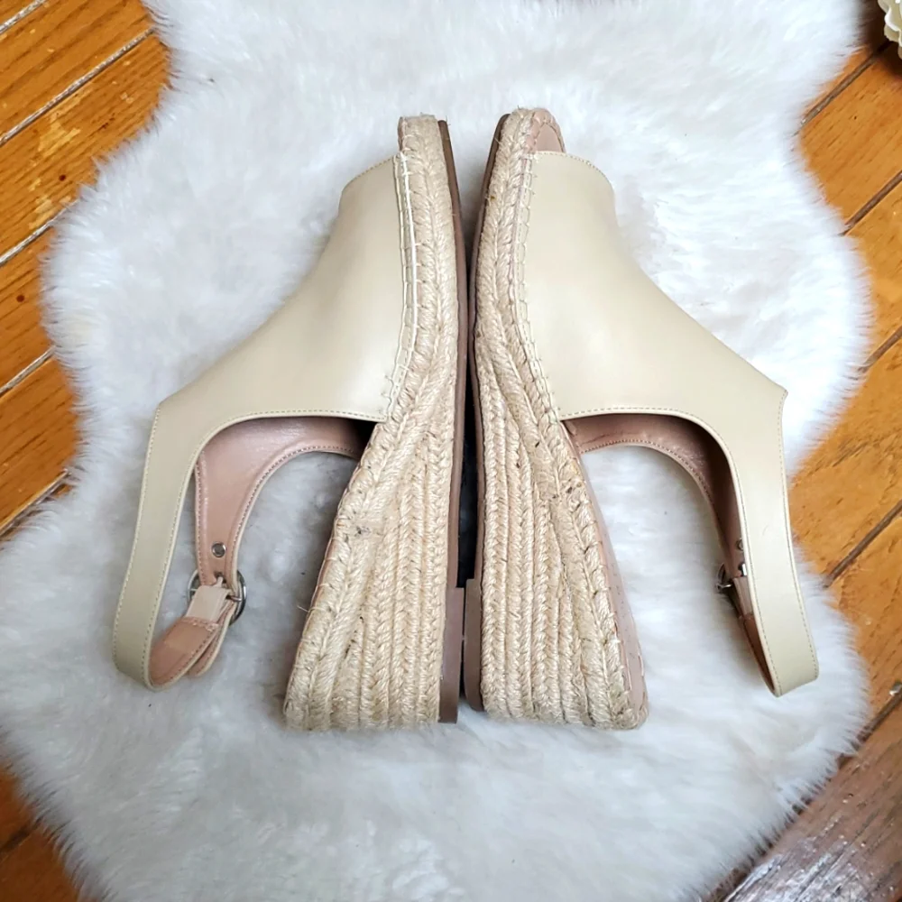 Journee Collection step out